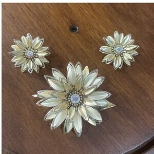 Vtg Unmarked Goldtone‎ Floral Brooch Clip Earrings Set AB Rhinestone MCM Style